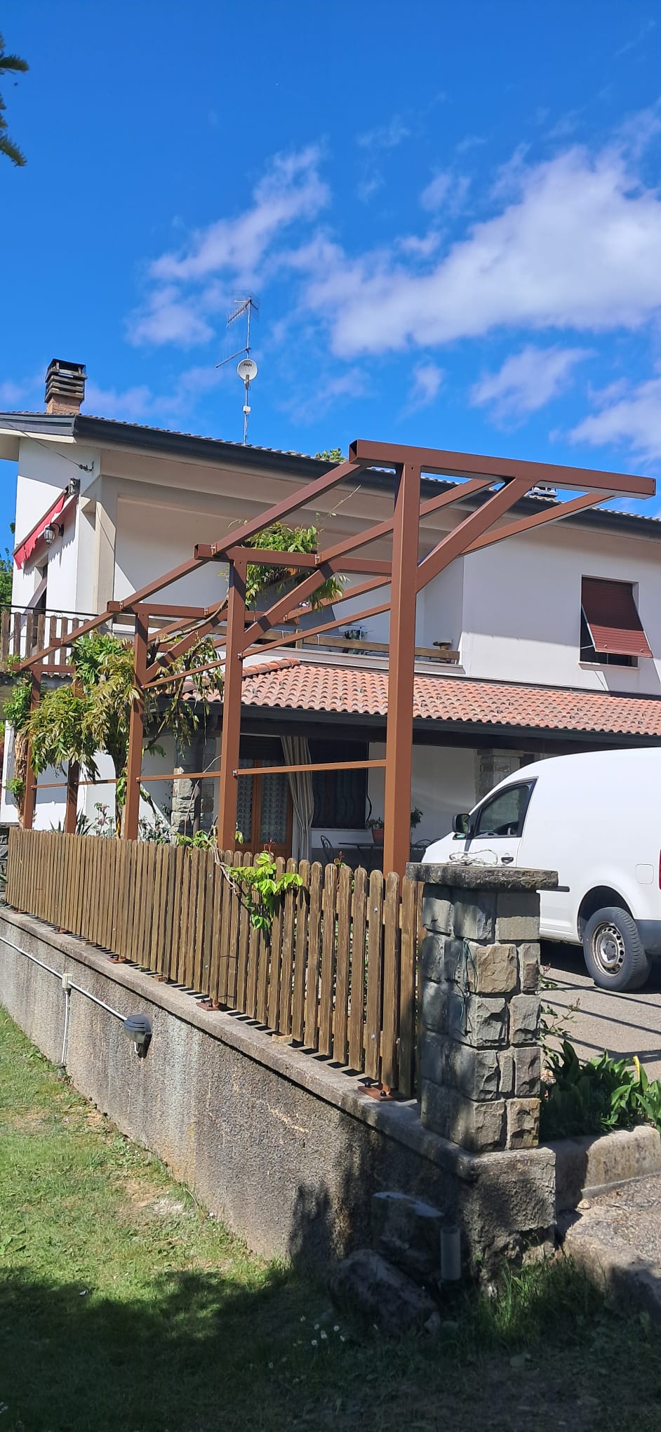 Struttura zincata e verniciata per piante arrampicanti da giardino